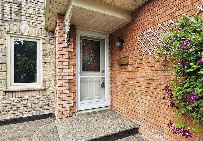 1461 Daniel Creek Rd in Mississauga, ON - Building Photo - Building Photo