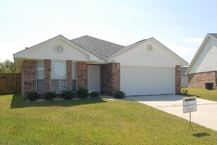 13200 Birch Ct in Gulfport, MS - Building Photo