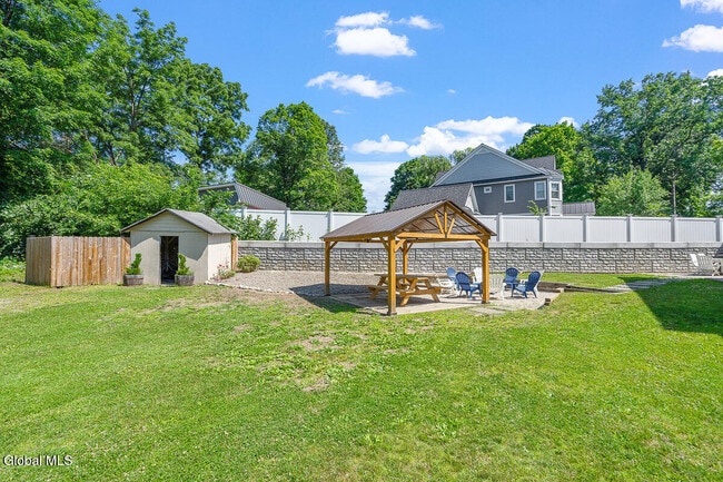 387 Maple Ave in Saratoga Springs, NY - Building Photo - Building Photo