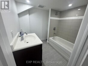 97 Central Park Blvd N in Oshawa, ON - Building Photo - Building Photo