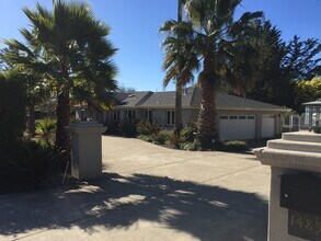 1485 Lakeview Dr in Hillsborough, CA - Foto de edificio - Building Photo