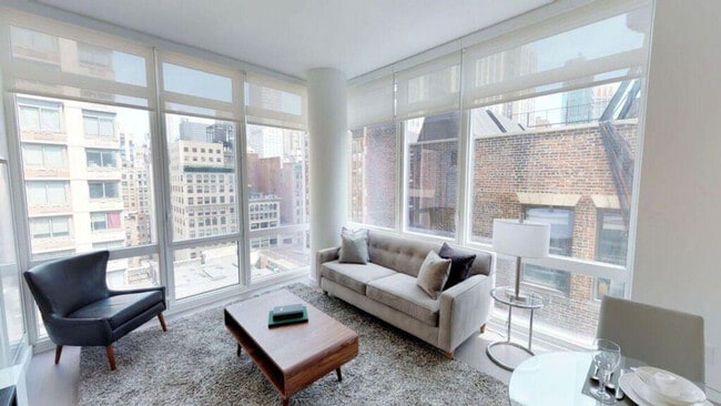 42 W 33rd St