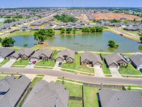 1013 NE 34th Terr in Moore, OK - Building Photo - Building Photo