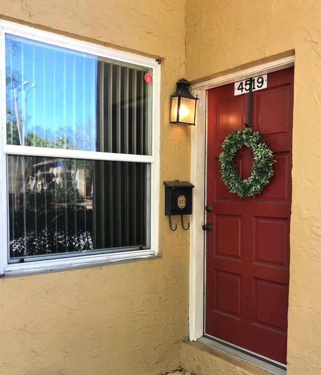 property at 4519 W La Villa Ln