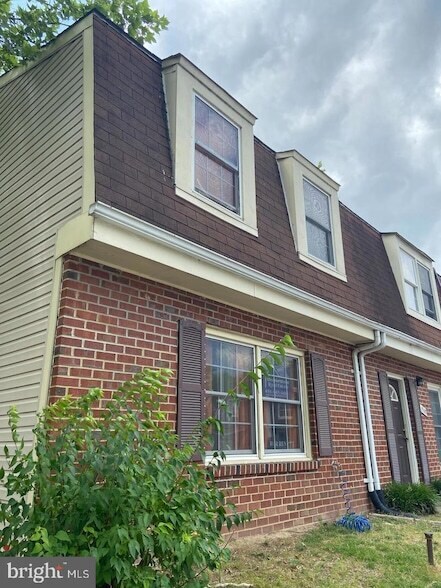 1942 Arwell Ct in Severn, MD - Foto de edificio