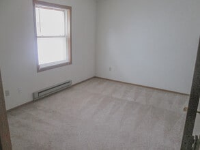 308 Pine Crest Dr, Unit 2 in Cambridge, WI - Building Photo - Building Photo