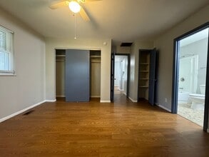 2108 W Sunset Dr in Carbondale, IL - Building Photo - Building Photo