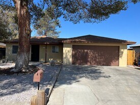 321 S Lincoln St in Ridgecrest, CA - Building Photo