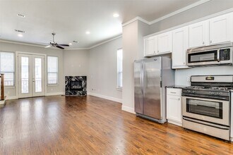 4323 Dickason Ave, Unit 10 in Dallas, TX - Building Photo - Building Photo