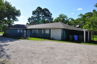 8831 Masters Rd in Manvel, TX - Building Photo - Building Photo