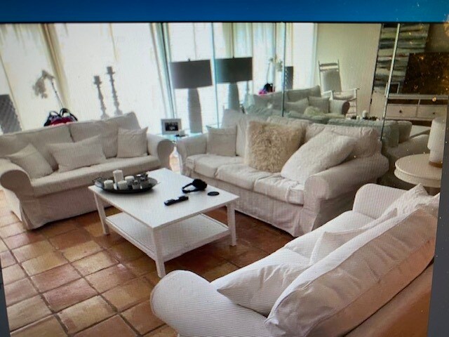 4740 S Ocean Blvd, Unit 208 in Highland Beach, FL - Foto de edificio