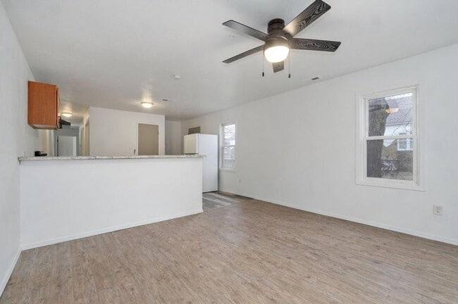 property at 513 S Broadway Ave