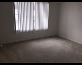 43085 Burlington Dr, Unit Stafford Village North in Sterling Heights, MI - Building Photo - Building Photo
