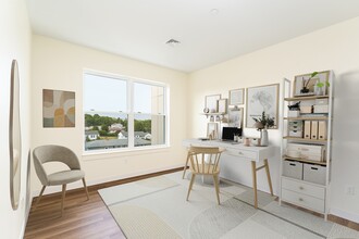 Slade Farm Residences in Somerset, MA - Building Photo - Building Photo