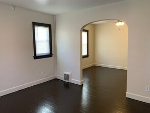 1924 Maple Ave NE in Canton, OH - Building Photo - Building Photo