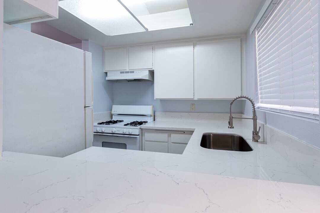 2059 W 157th St in Gardena, CA - Building Photo