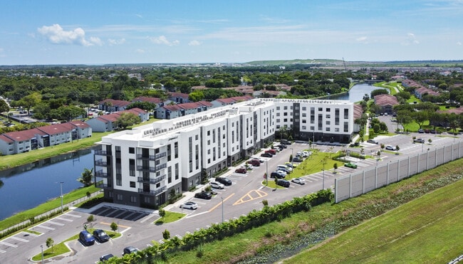 Old Cutler Village Phase 2 in Cutler Bay, FL - Foto de edificio - Building Photo