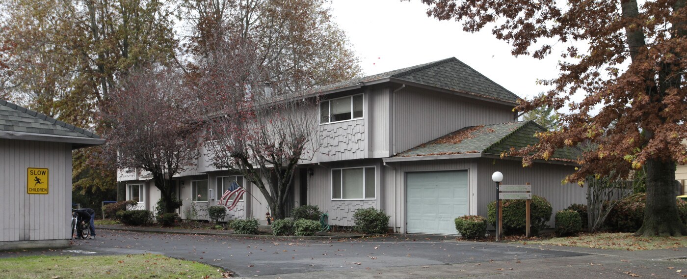 Larch Canyon Townhouses in Beaverton, OR - Building Photo