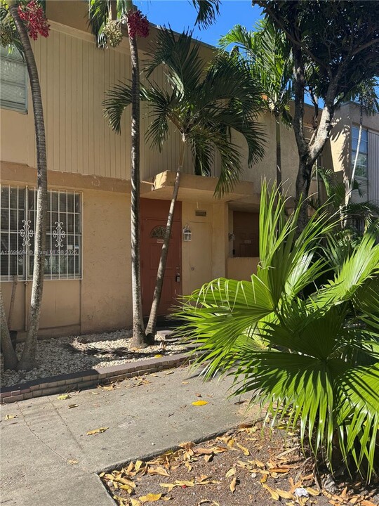 5993 SW 69th St-Unit -85 in South Miami, FL - Foto de edificio