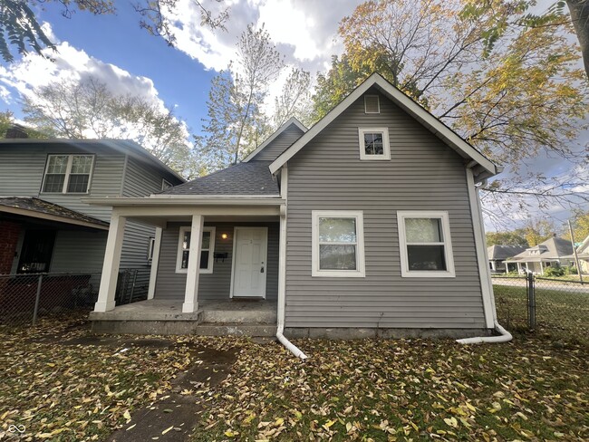 property at 972 N Belleview Pl