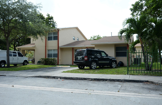 Coconut Grove in Coconut Grove, FL - Foto de edificio - Building Photo