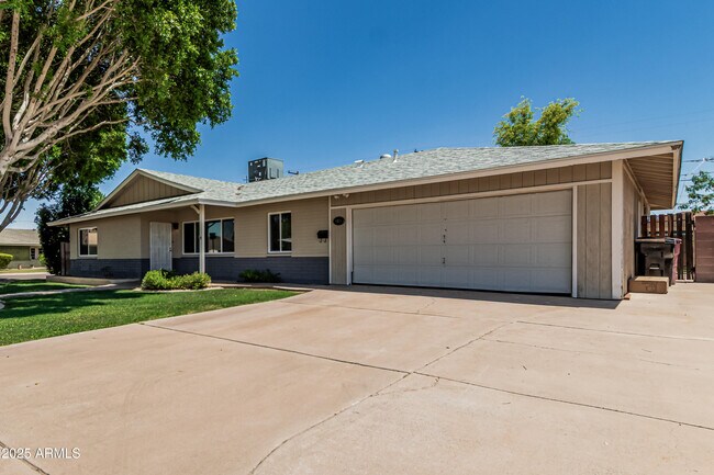 8315 E Vernon Ave in Scottsdale, AZ - Building Photo - Building Photo