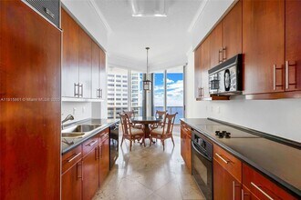 3200 N Ocean Blvd, Unit 1205 in Fort Lauderdale, FL - Foto de edificio - Building Photo