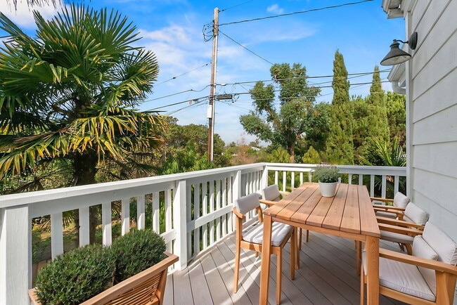 940 Dogwood St in Costa Mesa, CA - Building Photo - Building Photo