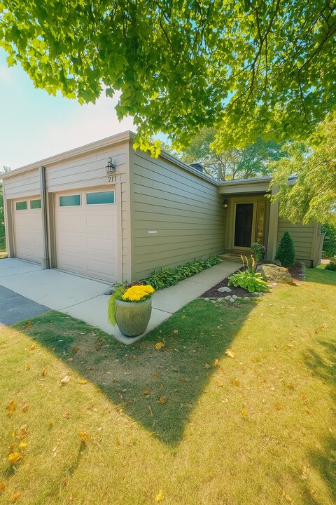 711 Skynob Dr in Ann Arbor, MI - Building Photo