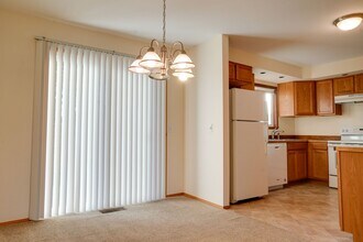 2015 S 301st St in Federal Way, WA - Building Photo - Building Photo