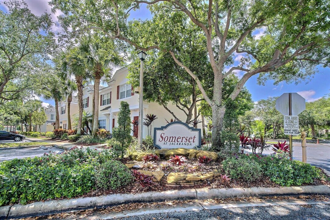 154 SW 96th Terrace in Plantation, FL - Building Photo