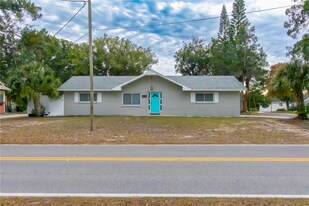 6414 Indiana Ave in New Port Richey, FL - Building Photo