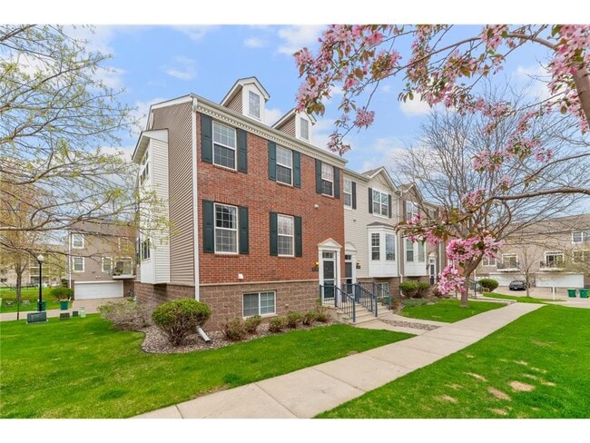 15726 Frisian Ln in Apple Valley, MN - Foto de edificio - Building Photo