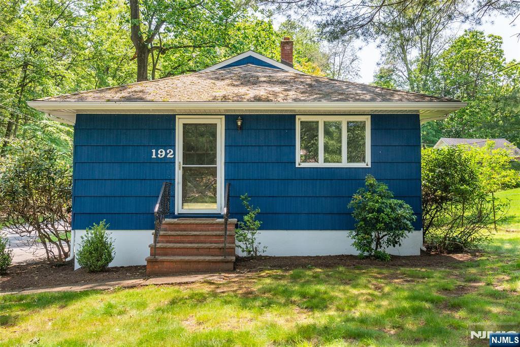 192 Woodland Ave in Ramsey, NJ - Building Photo