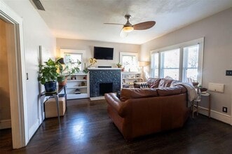 5533 Pershing Ave in Fort Worth, TX - Foto de edificio - Building Photo