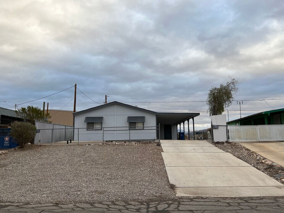 1756 Forest Dr in Bullhead City, AZ - Building Photo