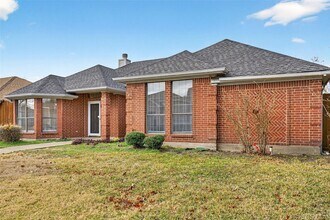 1617 Briargrove Dr in Mesquite, TX - Foto de edificio - Building Photo