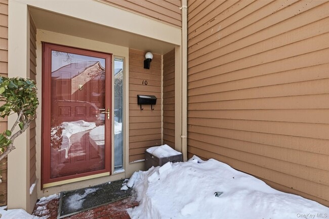 10 Bayberry Ln in Rye Brook, NY - Building Photo - Building Photo