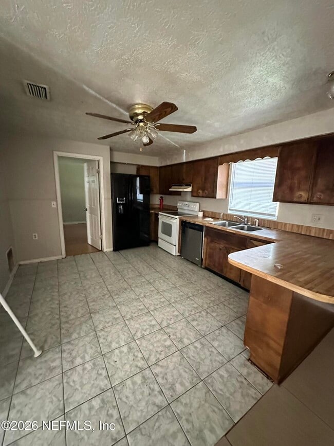 577 Clermont Ave S in Orange Park, FL - Building Photo - Building Photo