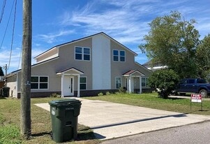 505 E 24th St in Lynn Haven, FL - Building Photo