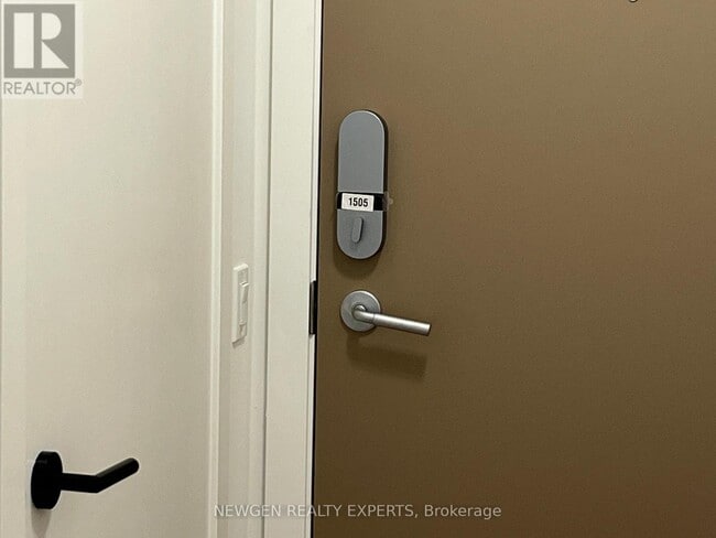 5 Quarrington Ln in Toronto, ON - Building Photo - Building Photo