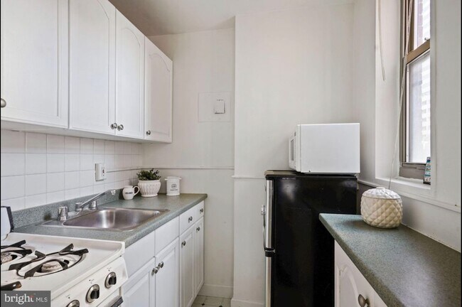 1121 ARLINGTON, Unit 426 in Arlington, VA - Building Photo - Building Photo