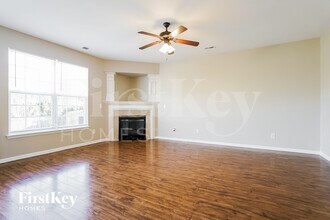 1403 Paulonia Way in McLeansville, NC - Foto de edificio - Building Photo