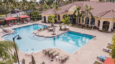 2715 Via Capri in Clearwater, FL - Building Photo - Building Photo