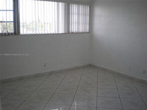 1460 NE 169th St in North Miami Beach, FL - Building Photo - Building Photo