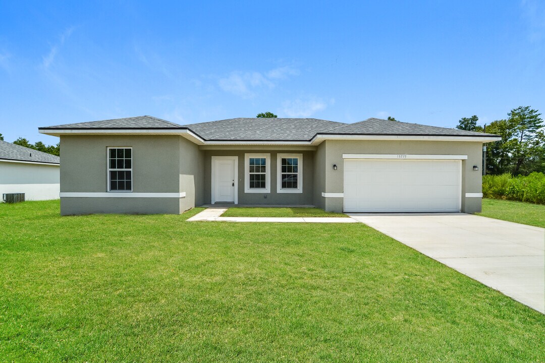 13755 SW 47th Cir in Ocala, FL - Building Photo