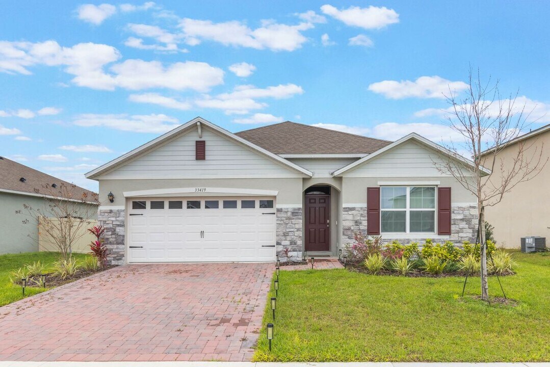 33419 Justify St in Sorrento, FL - Building Photo