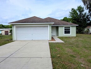 2272 Co Rd 444 in Lake Panasoffkee, FL - Building Photo - Building Photo
