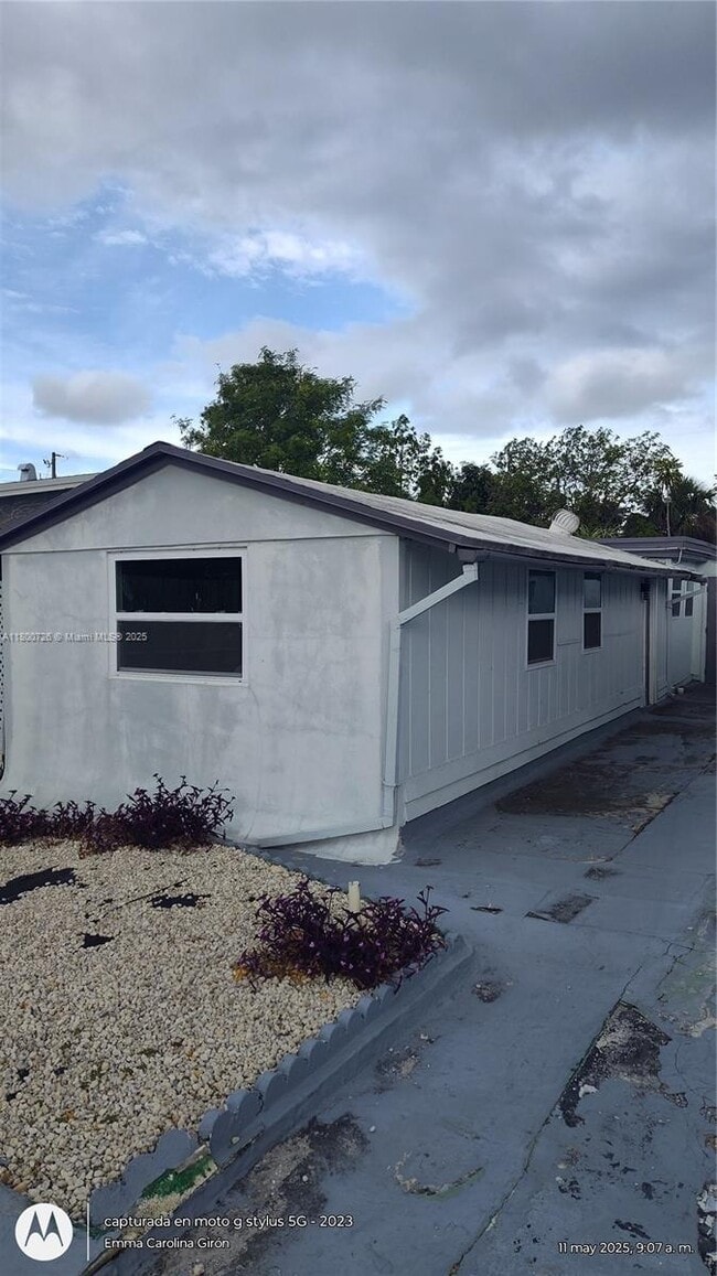 115 Walker Ave, Unit E in Greenacres, FL - Building Photo - Building Photo