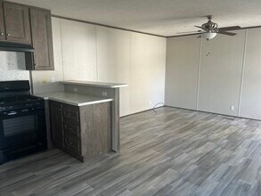 7519 Dorr St in Toledo, OH - Foto de edificio - Building Photo